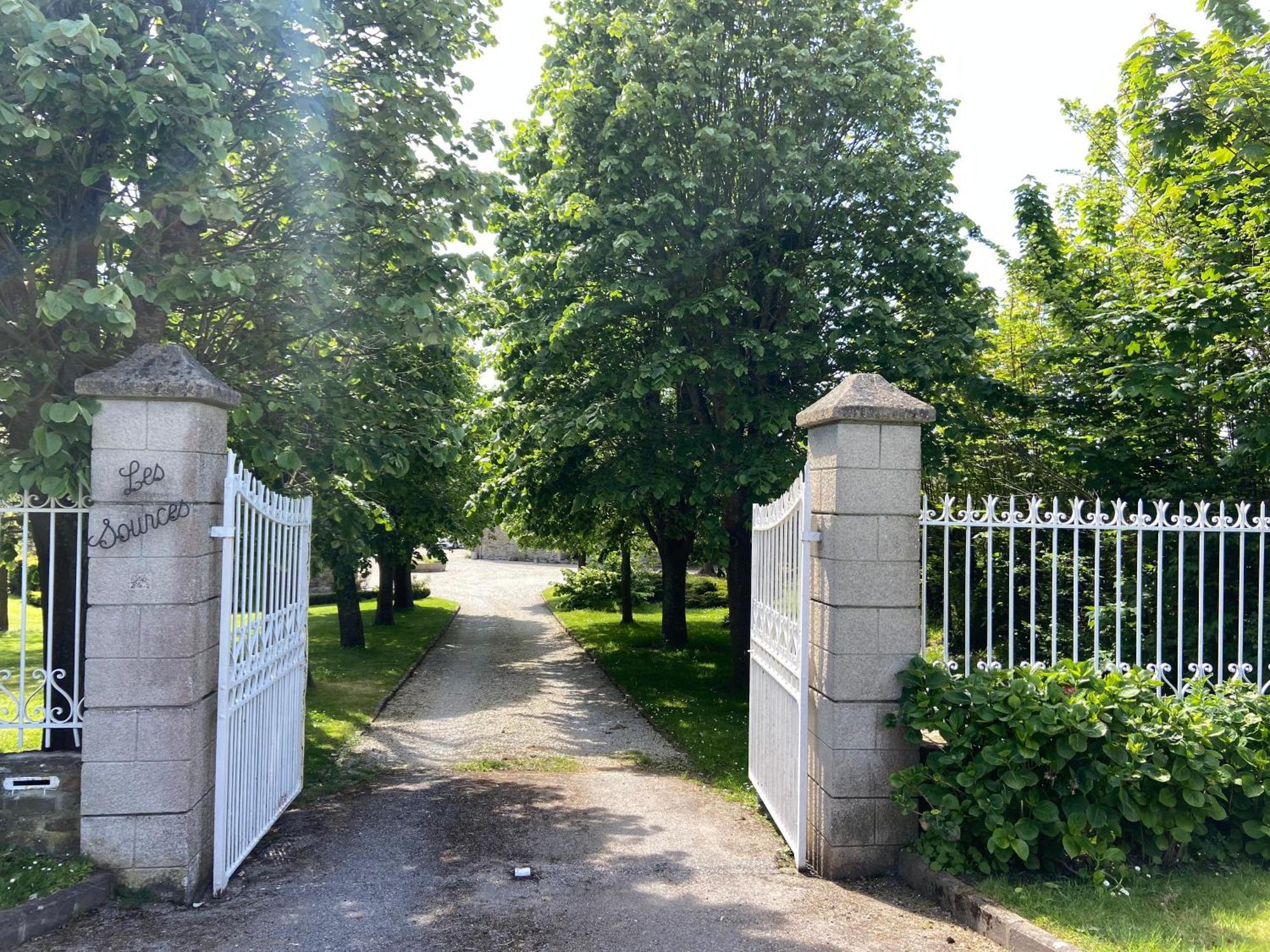 Chambres D'Hotes & Gites - Domaine Les Sources Portbail Exteriör bild